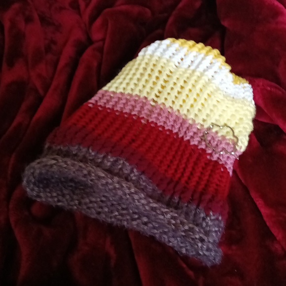 Knit Beanie hat yarn Cloud Statement hair clip Charm Accessory Yellow White - Picture 2 of 4